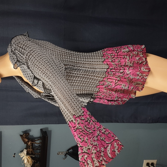 Fun bell-sleeve Button-Down blouse - Picture 8 of 13